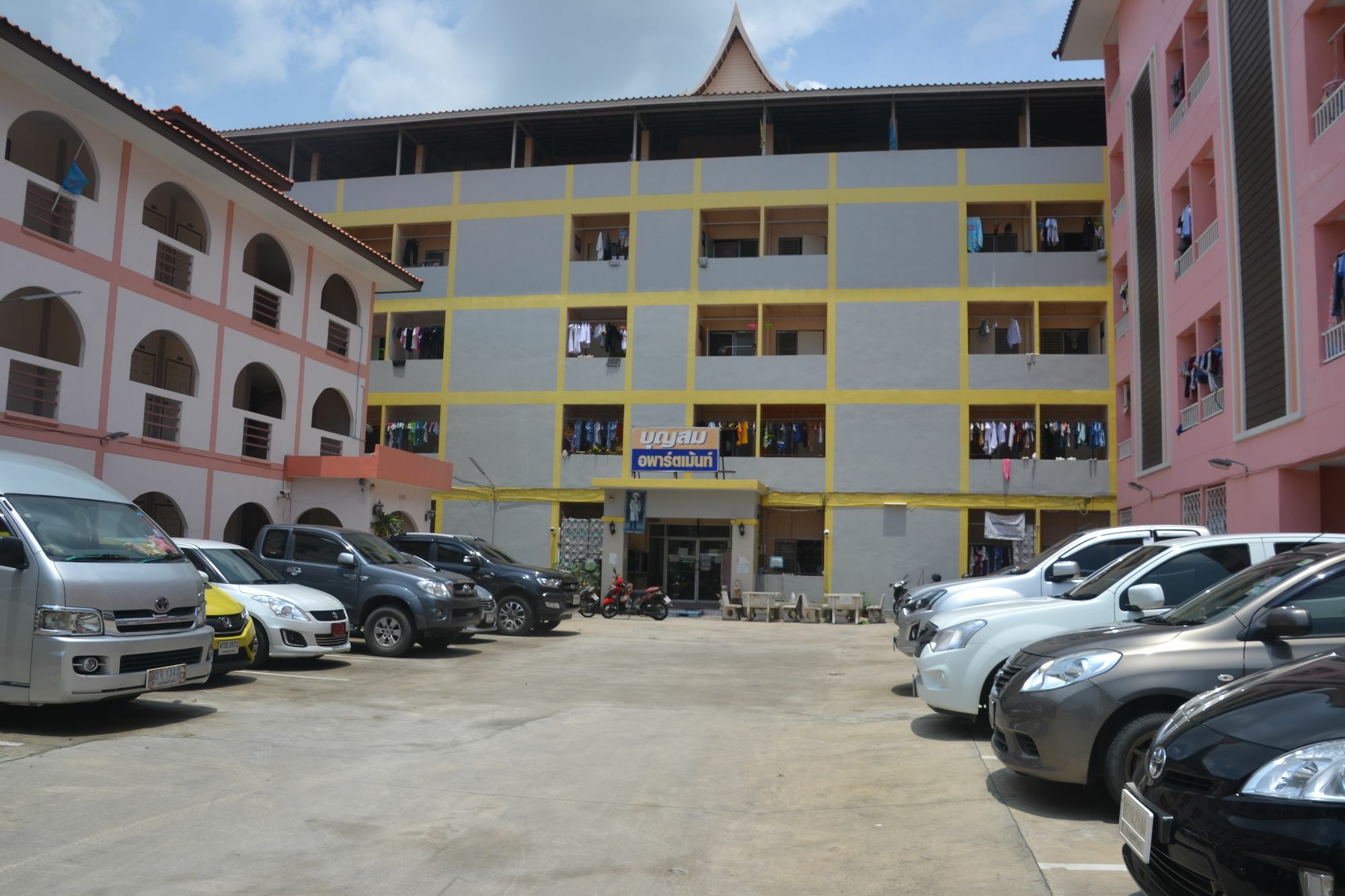 Bun Som Apartment Ban Don Lang Bagian luar foto